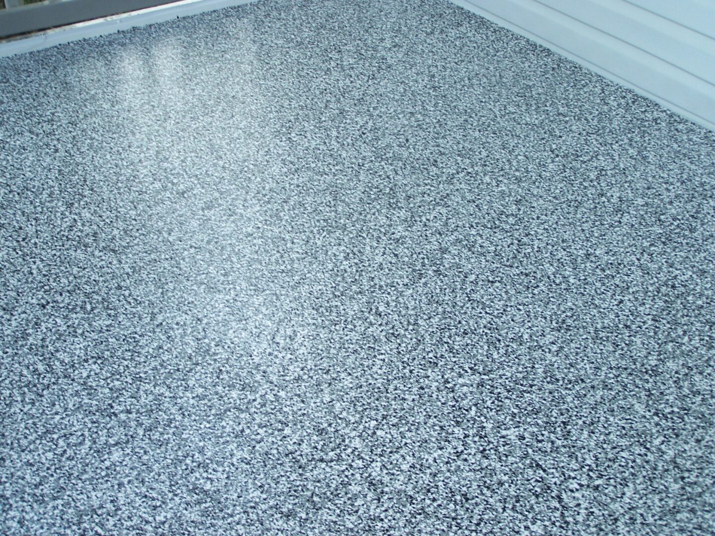 polyaspartic floor with gray flakes